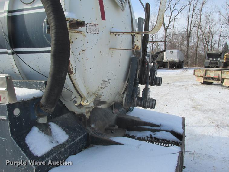 image for item K6082 1994 International 4900 vacuum truck