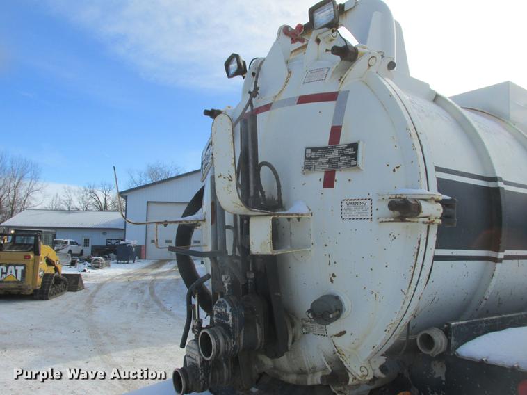 image for item K6082 1994 International 4900 vacuum truck