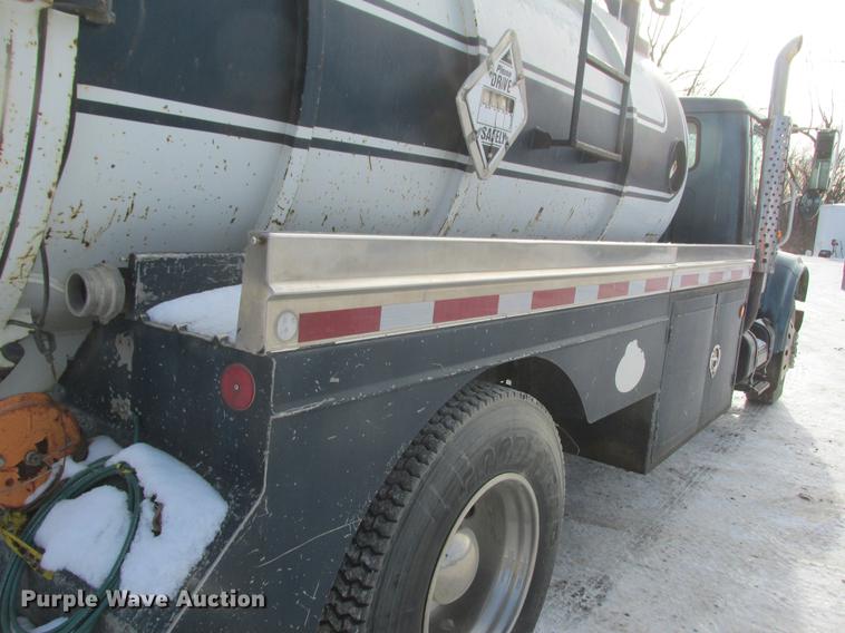 image for item K6082 1994 International 4900 vacuum truck