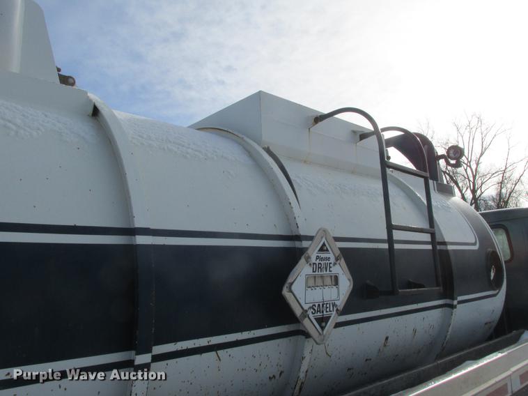 image for item K6082 1994 International 4900 vacuum truck