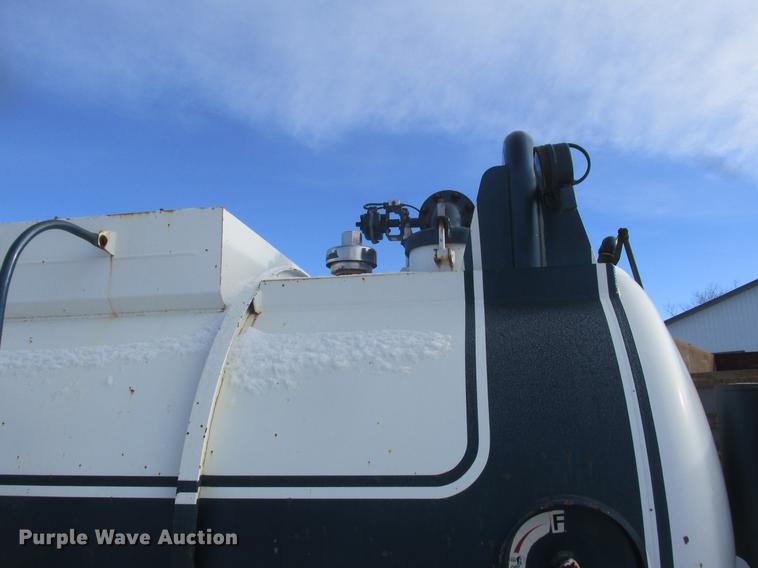 image for item K6082 1994 International 4900 vacuum truck