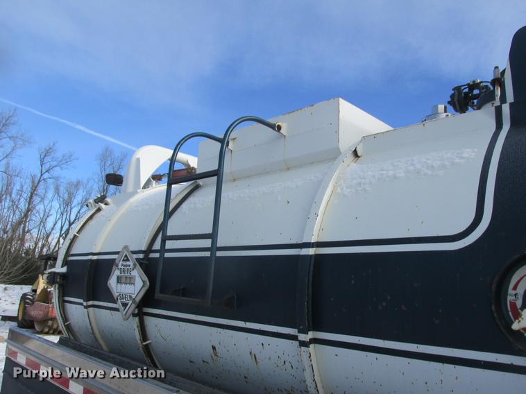 image for item K6082 1994 International 4900 vacuum truck