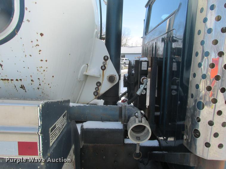 image for item K6082 1994 International 4900 vacuum truck