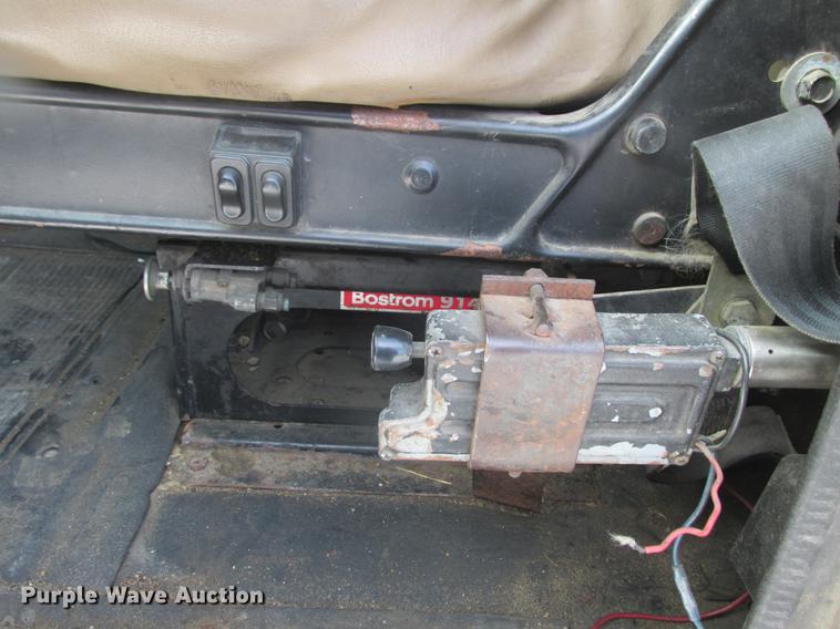 image for item K6082 1994 International 4900 vacuum truck