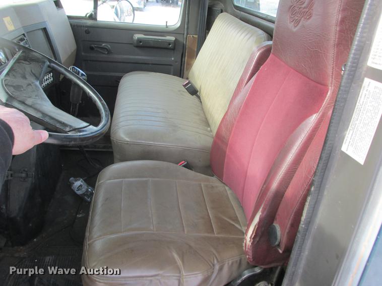 image for item K6082 1994 International 4900 vacuum truck