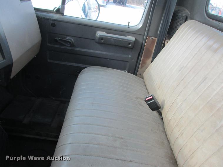 image for item K6082 1994 International 4900 vacuum truck