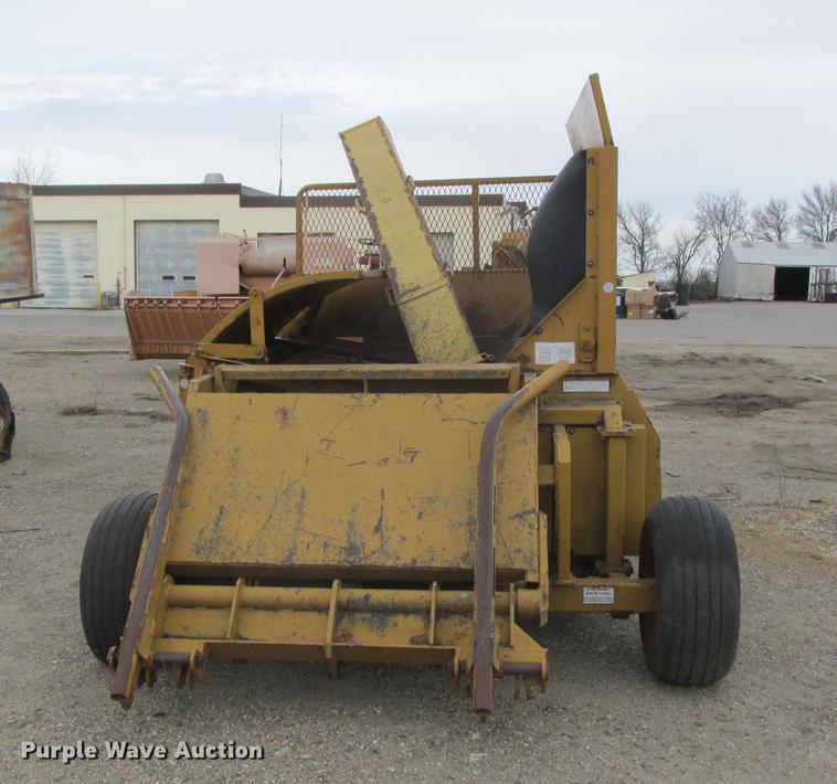 image for item K6083 HayBuster 2544 straw blower