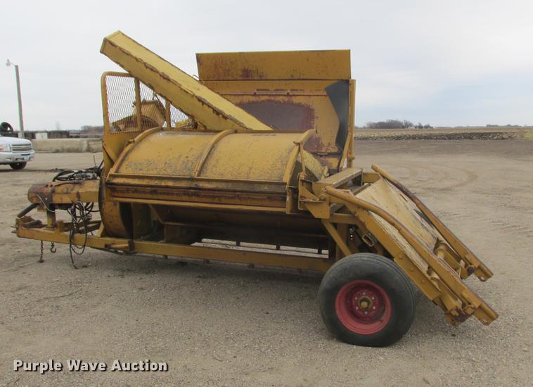 image for item K6083 HayBuster 2544 straw blower