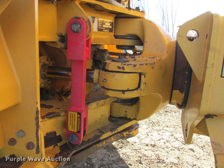 image for item K6086 2003 Volvo A35D haul truck