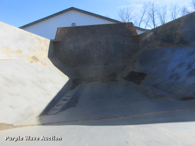 image for item K6086 2003 Volvo A35D haul truck