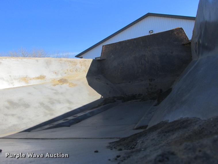 image for item K6086 2003 Volvo A35D haul truck