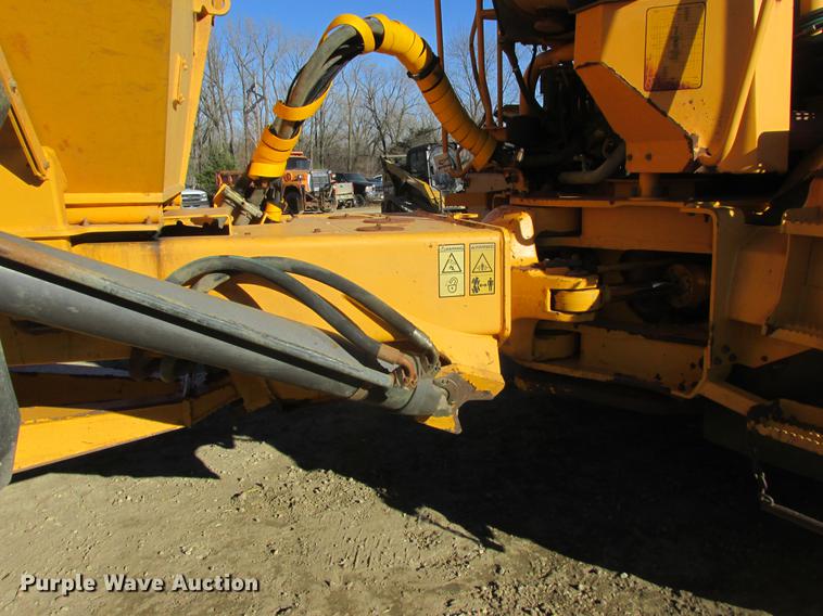 image for item K6086 2003 Volvo A35D haul truck