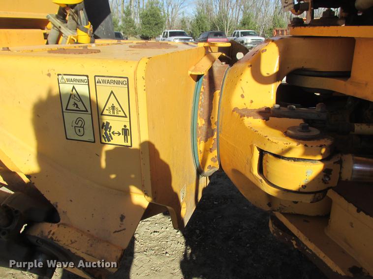 image for item K6086 2003 Volvo A35D haul truck