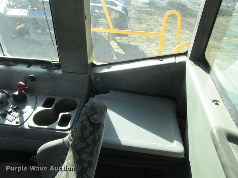 image for item K6086 2003 Volvo A35D haul truck