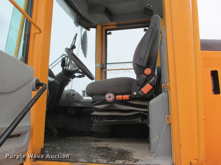image for item K6087 Volvo L70E wheel loader