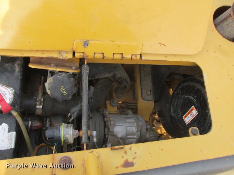 image for item K6092 2003 Caterpillar D4G XL dozer