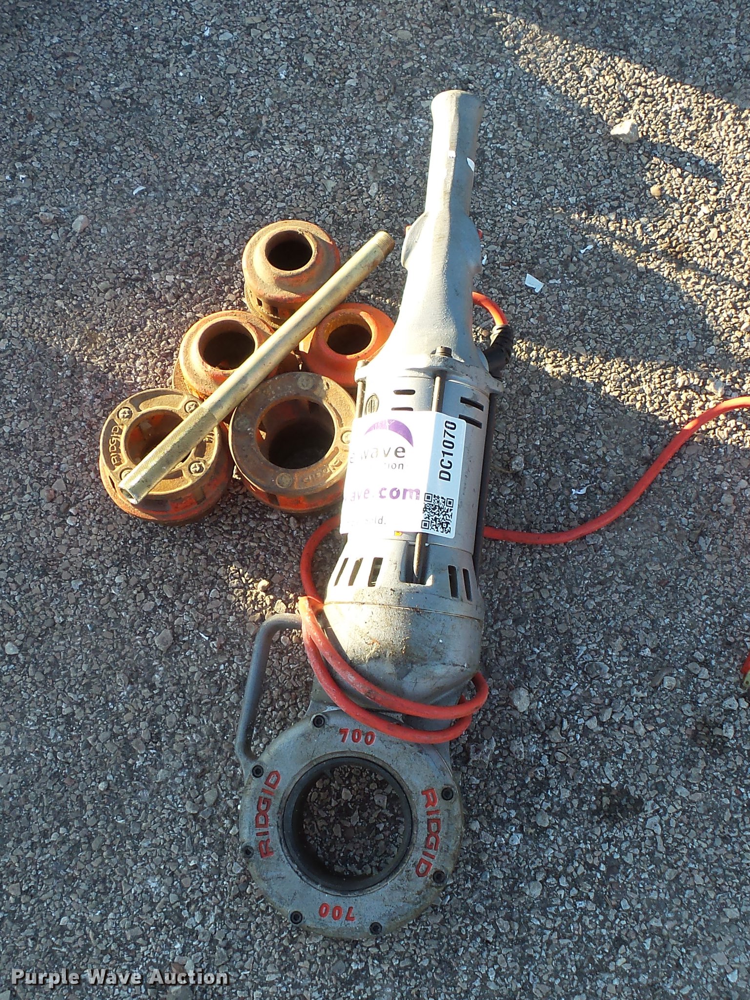Ridgid 700 power pipe threading machine in East Moline, IL Item