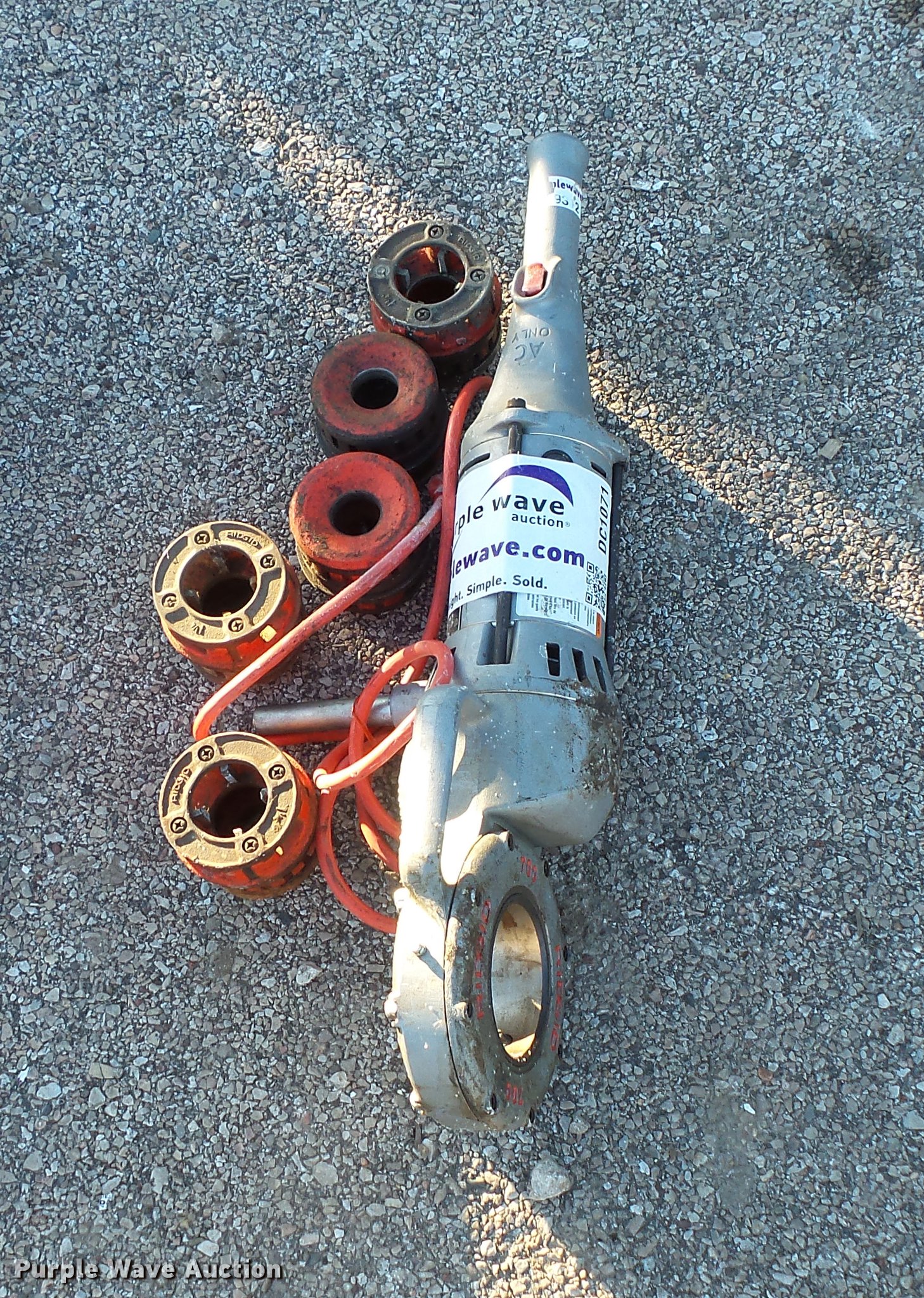 Ridgid 700 power pipe threading machine in East Moline, IL Item