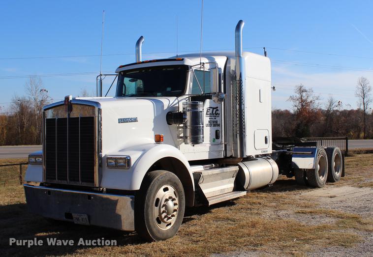 image for item BE9392 2013 Kenworth W900 semi truck