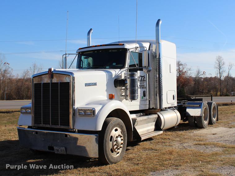 image for item BE9392 2013 Kenworth W900 semi truck
