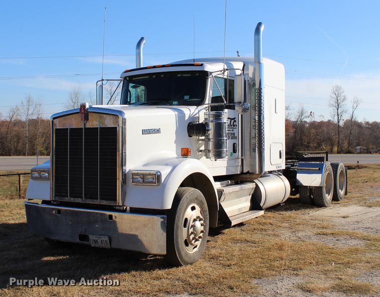 image for item BE9392 2013 Kenworth W900 semi truck
