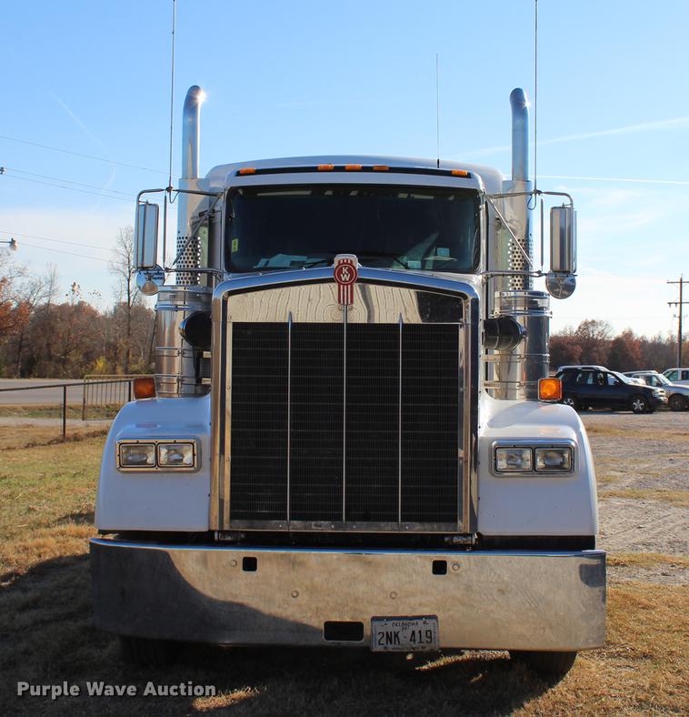 image for item BE9392 2013 Kenworth W900 semi truck
