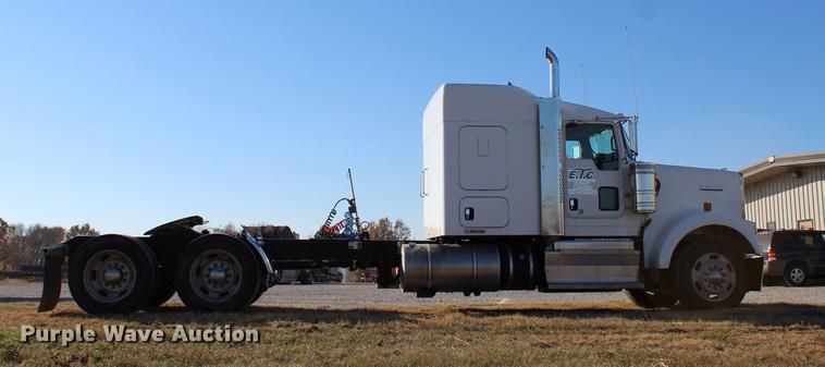 image for item BE9392 2013 Kenworth W900 semi truck
