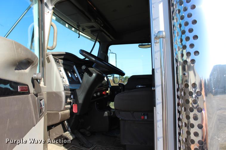 image for item BE9392 2013 Kenworth W900 semi truck