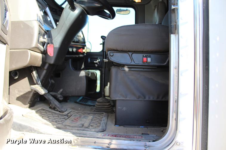 image for item BE9392 2013 Kenworth W900 semi truck