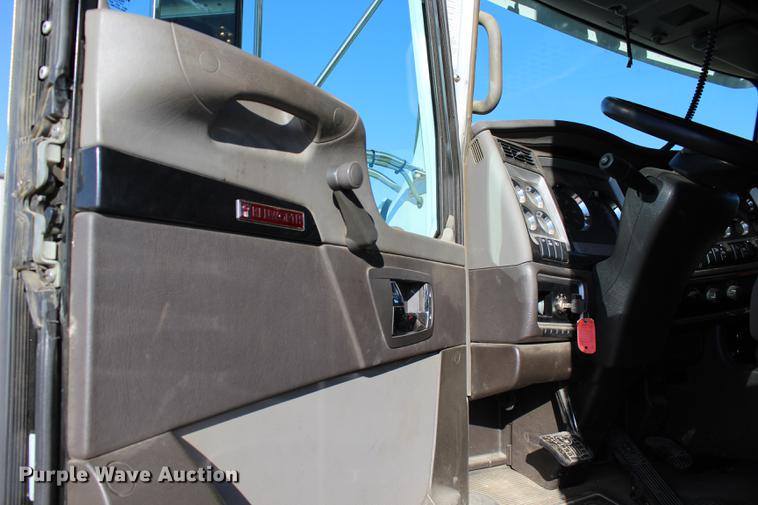 image for item BE9392 2013 Kenworth W900 semi truck