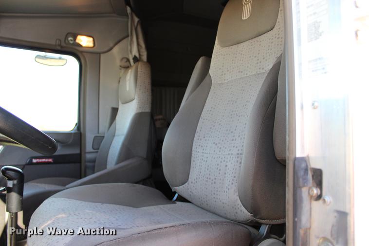 image for item BE9392 2013 Kenworth W900 semi truck