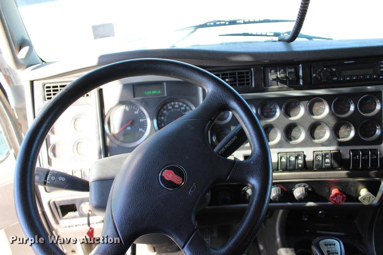 image for item BE9392 2013 Kenworth W900 semi truck