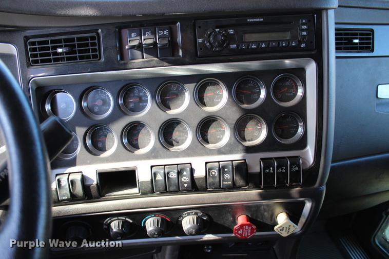 image for item BE9392 2013 Kenworth W900 semi truck