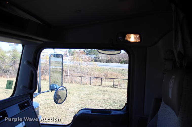 image for item BE9392 2013 Kenworth W900 semi truck