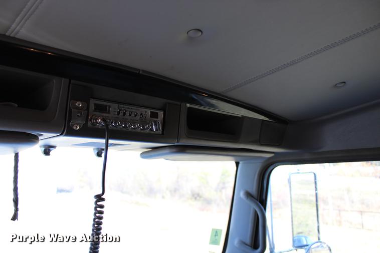 image for item BE9392 2013 Kenworth W900 semi truck