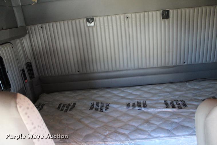 image for item BE9392 2013 Kenworth W900 semi truck