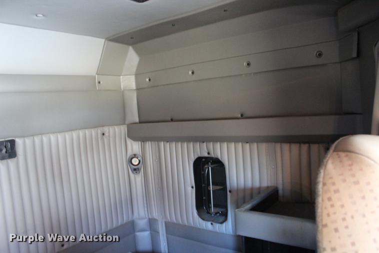 image for item BE9392 2013 Kenworth W900 semi truck