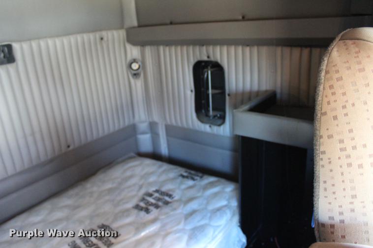 image for item BE9392 2013 Kenworth W900 semi truck