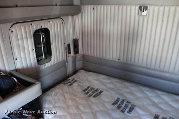 image for item BE9392 2013 Kenworth W900 semi truck