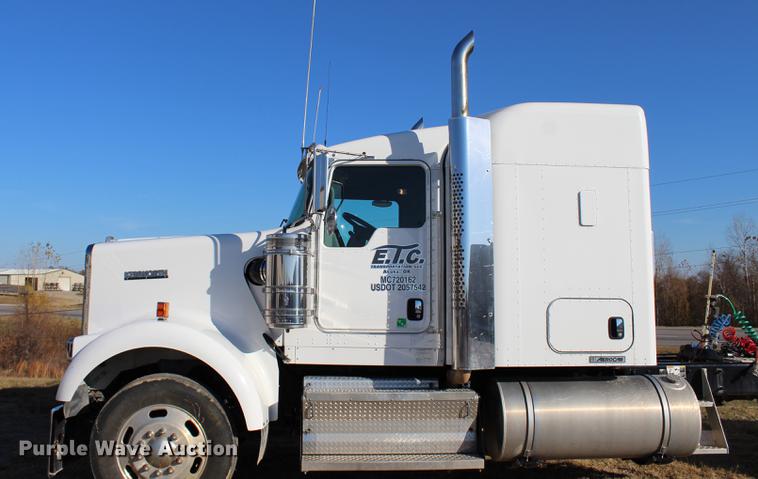 image for item BE9392 2013 Kenworth W900 semi truck