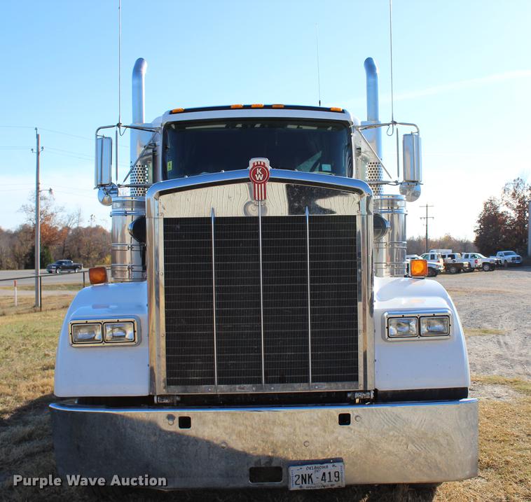 image for item BE9392 2013 Kenworth W900 semi truck