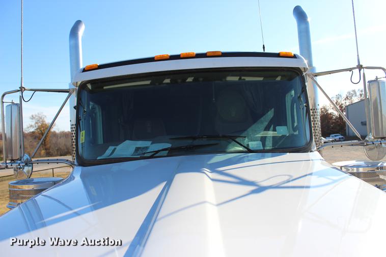 image for item BE9392 2013 Kenworth W900 semi truck