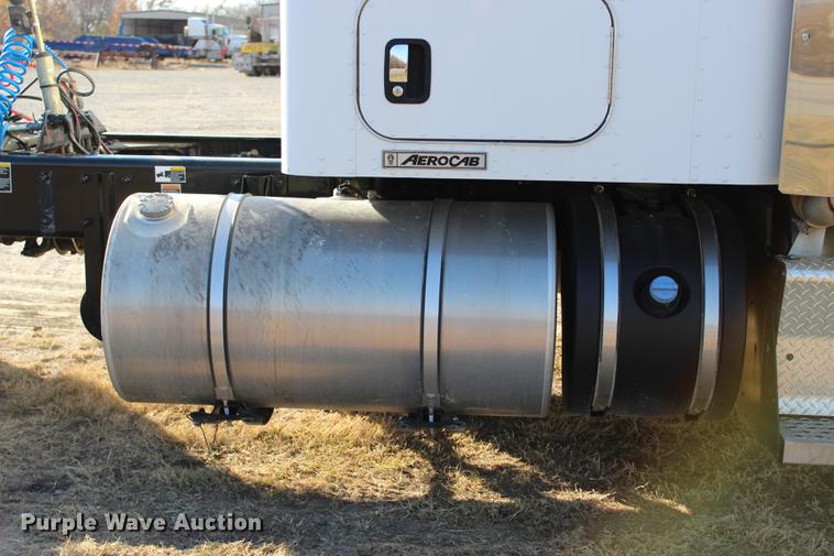 image for item BE9392 2013 Kenworth W900 semi truck