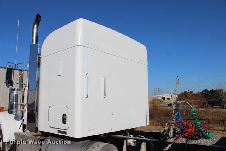 image for item BE9392 2013 Kenworth W900 semi truck