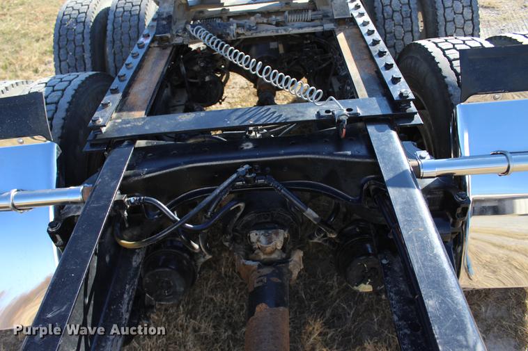 image for item BE9392 2013 Kenworth W900 semi truck