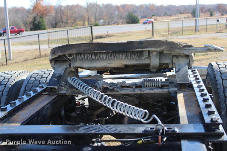 image for item BE9392 2013 Kenworth W900 semi truck