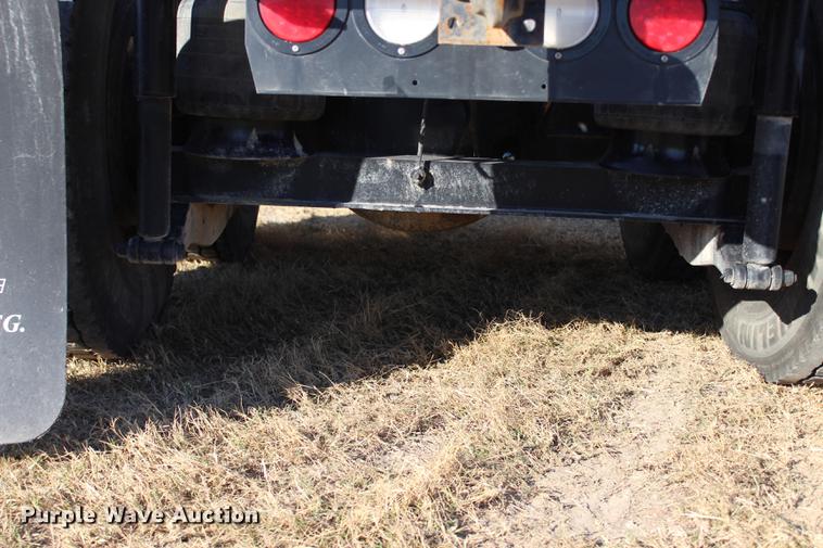 image for item BE9392 2013 Kenworth W900 semi truck