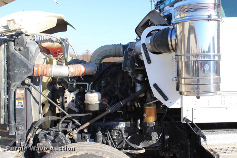 image for item BE9392 2013 Kenworth W900 semi truck