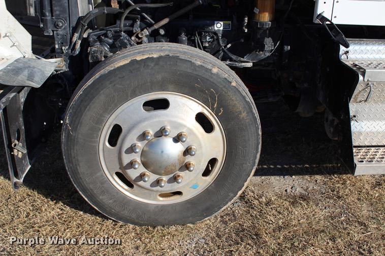 image for item BE9392 2013 Kenworth W900 semi truck