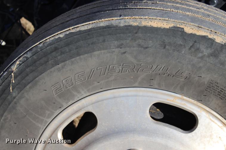 image for item BE9392 2013 Kenworth W900 semi truck